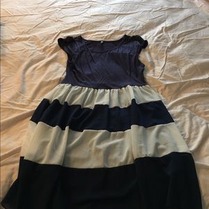 White and navy dress 🔥